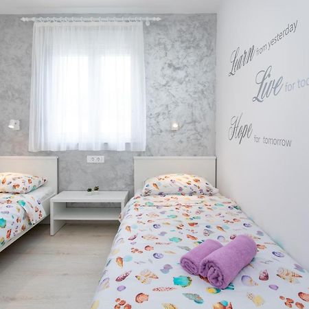 Apartment Blazi Njivice Exterior photo