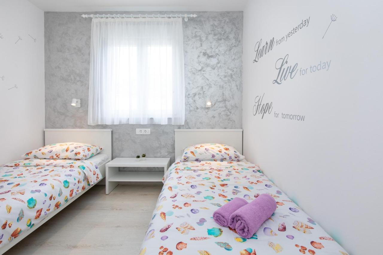 Apartment Blazi Njivice Exterior photo