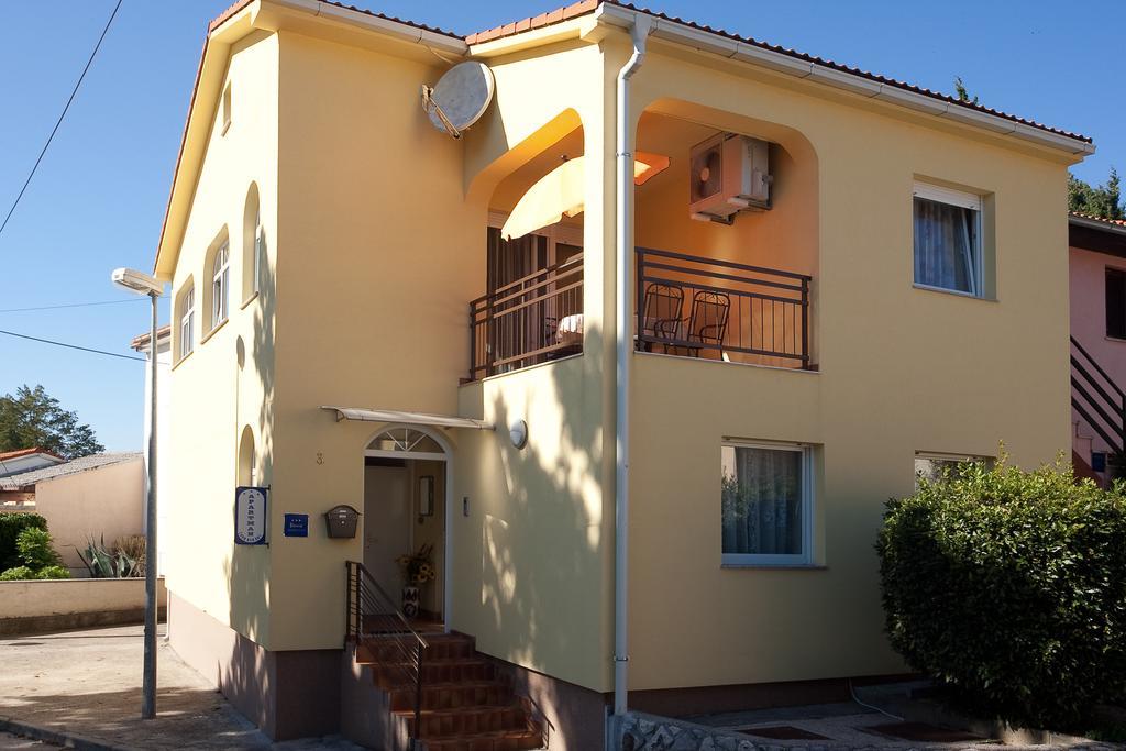 Apartment Blazi Njivice Exterior photo